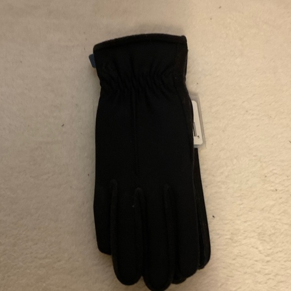 Isotoner Men's Classic Black Gloves - Picture 2 of 3